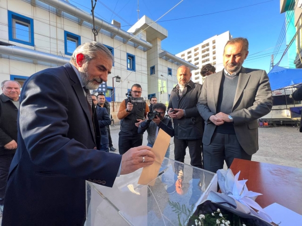 الأمين العام للاتحاد الإسلامي الكردستاني يشارك في حملة التبرعات لمتضرري الزلزال